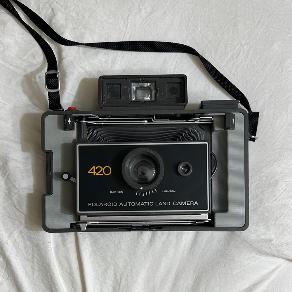 Vintage Polaroid 420 Land Camera - Picture 5 of 6